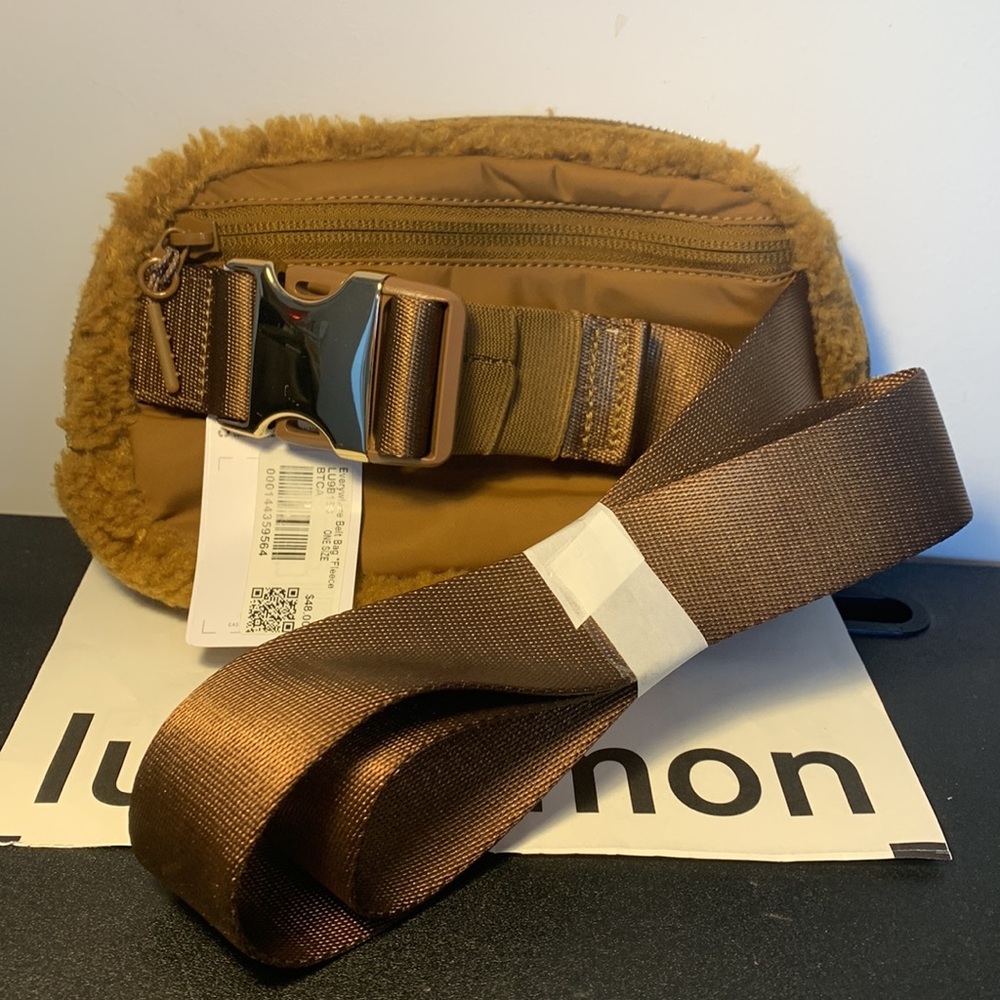 NWT LULULEMON FLEECE EVERYWHERE BELT BAG BURNT CARAMEL - Picture 3 of 4